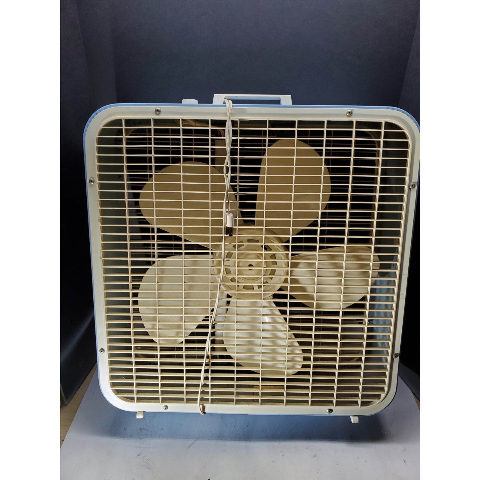 VINTAGE WORKING KMart / Westinghouse Robin Blue Box Fan 22u0026#034; | eBay