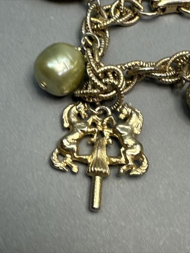 Very RARE 40’s CORO Gold Tone Charm Bracelet Heraldic Royal Chunky Magna Crest - Picture 8 of 14