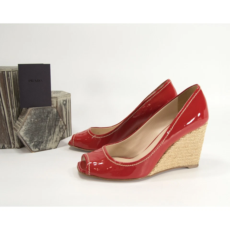 Alpargata de charol rojo Prada cuña punta abierta tacones talla 37 usada en excelente estado Foto 4 de 4