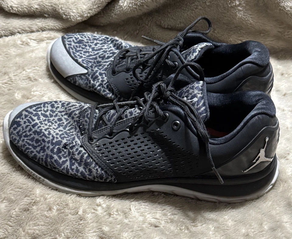 Tênis Jordan Trainer ST preto branco lobo cinza elefante 820253-010 masculino tamanho 13 - Imagem 2 de 4