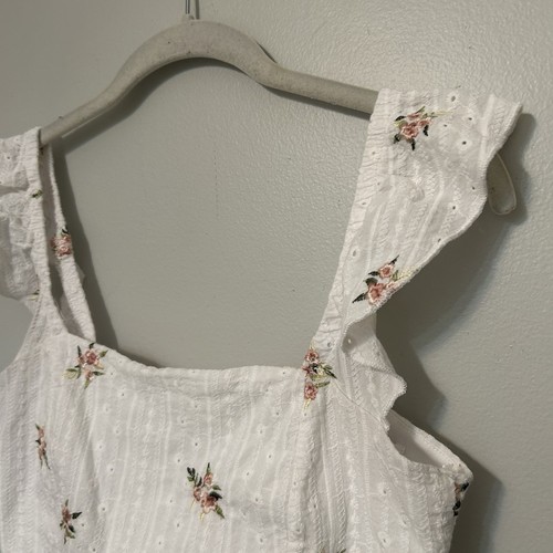 Kirious White Floral Textured Open Tie Back Top Embroidered Size M Cropped EUC - Picture 3 of 8