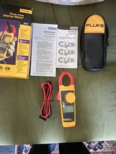 Image of Fluke 323 Clamp Meter True RMS (A8UHZ)