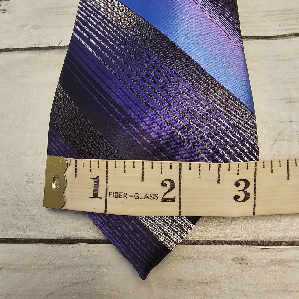 Gravata APT 9 masculina clássica roxa azul preta listrada prata poliéster formal - Imagem 3 de 4