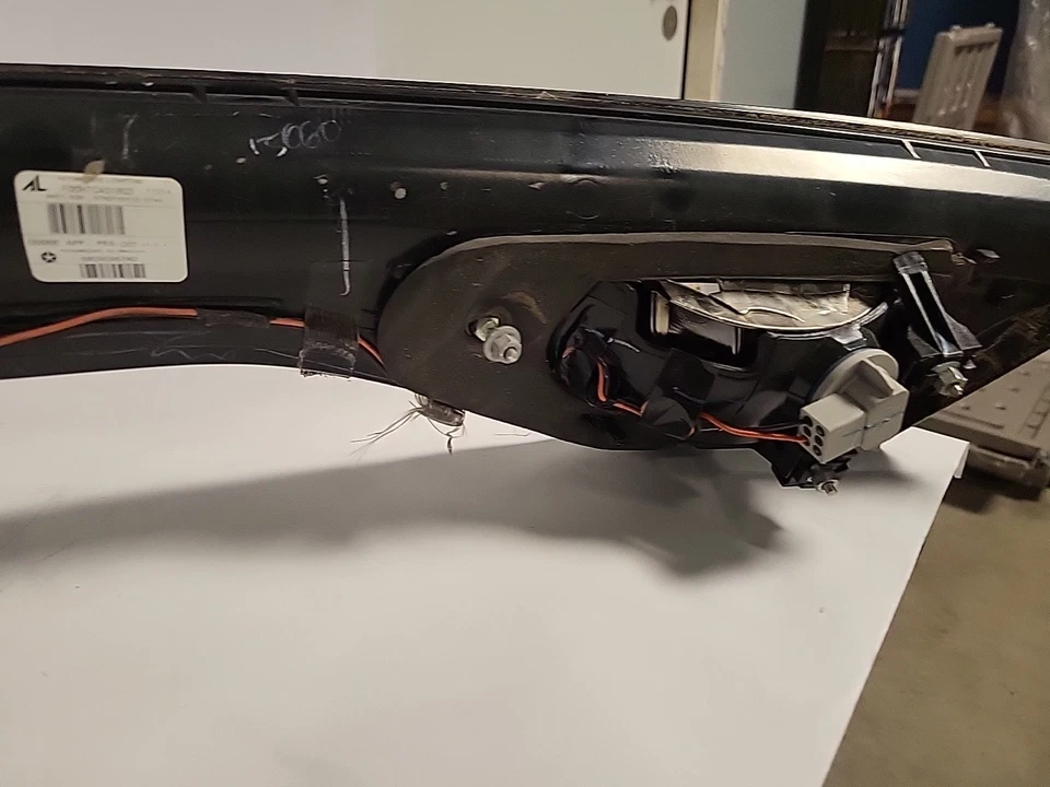 OEM Mopar Backup Lamp Assembly Bar for 2013-2016 Dodge Dart 68090957AD I2 Foto 3 de 4