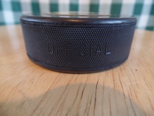 VINTAGE BUFFALO SABERS NHL Hockey PUCK - Picture 5 of 6