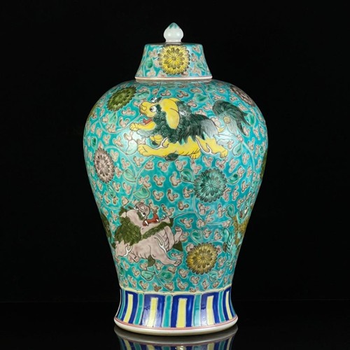 OLD CHINESE WITH KANGXI MARKED FAMILLE ROSE VASE AND PAINTED LION (WX683) - 第 1/8 張圖片