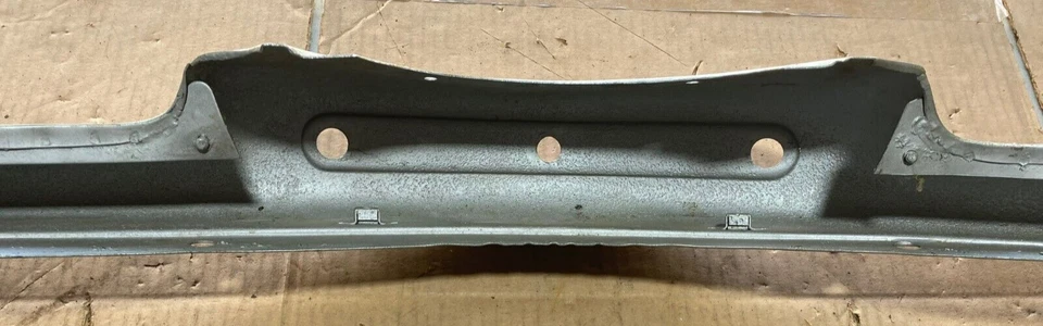 Válvula/espaçador de para-choque dianteiro Ford 1946–1948 - Imagem 4 de 4