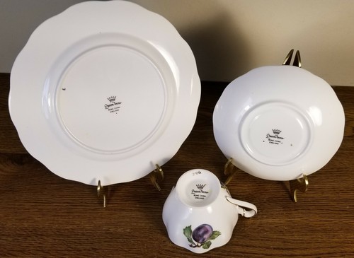 Taza de té/platillo/plato de postre ciruelas y mariposa Queen Anne Bone China vintage - Imagen 5 de 12