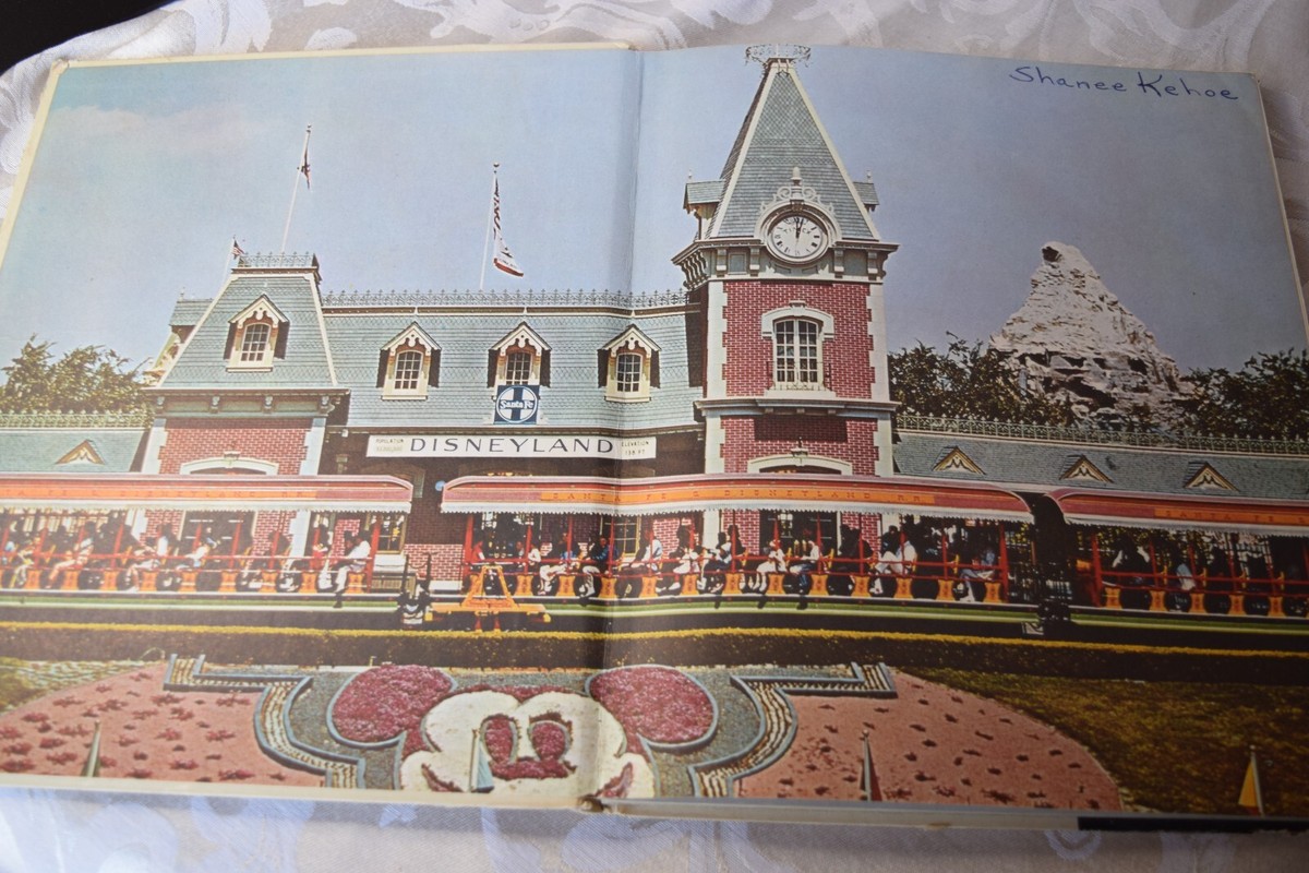アート・デザイン・音楽 Walt Disney's Disneyland martin sklar Walt Disney's Disneyland by Marty Sklar | Goodreads