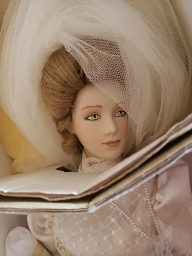Vintage Franklin Mint Gibson Girl Bride Doll . 1988. 24 K Painted Ring. Wrapped.