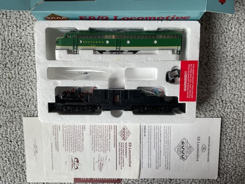 Proto 2000 Life Like Ho Southern pasajero diésel E 8/9 # 2923 motorizado nuevo en caja | Zustand: New