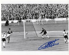 1966 WORLD CUP FINAL GEOFF HURST FIRST GOAL SUPERB HANDSIGNED B & W PHOTOPRINT