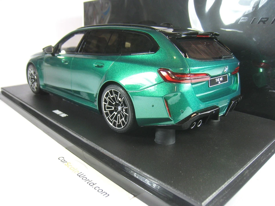 BMW M5 TOURING 2024  (G99) 1/18 GT SPIRIT (ISLE OF MAN GREEN) - Imagen 3 de 3