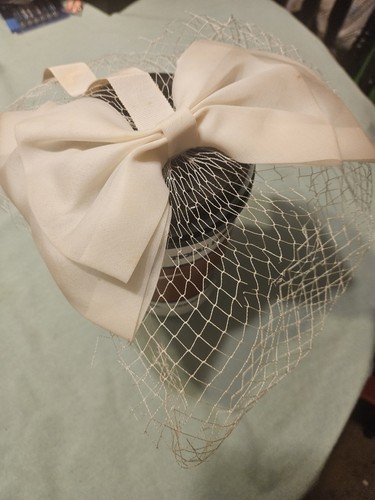 Vtg Fascinator Hat For Women White LG Bow Face Netting Wedding Prop Blemish 1787
