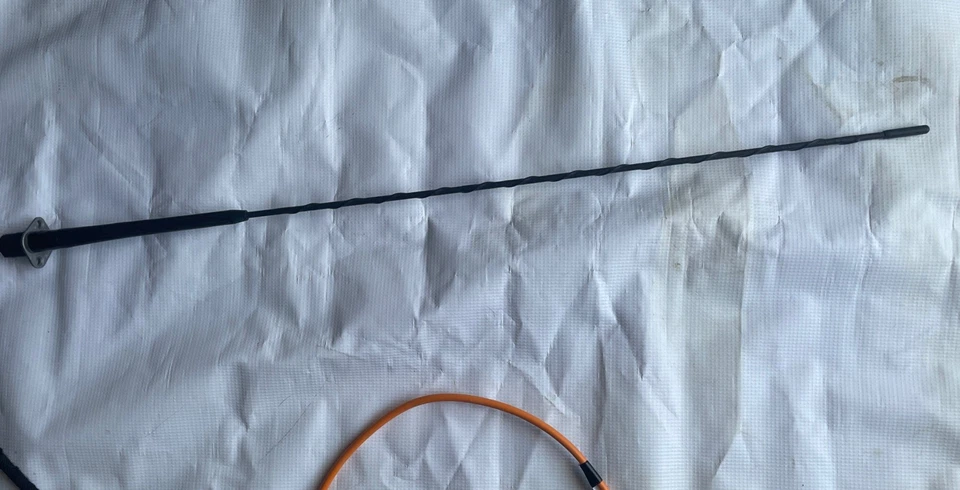 21-23 MÓDULO ANTENA AÉREA DELANTERA DERECHA FORD F-150 CON MÁSTIL OEM ML3718A984AD Foto 2 de 4