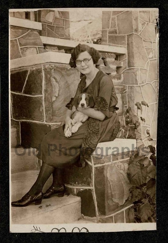 FLAPPER ERA WOMAN POSING w/PUPPY GOD PORCH STEPS OLD/VINTAGE PHOTO- H377
