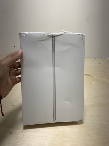 Apple iPad 10.2-inch 9th Gen. 64GB, Wi-Fi, Silver. SEE PHOTOS READ
