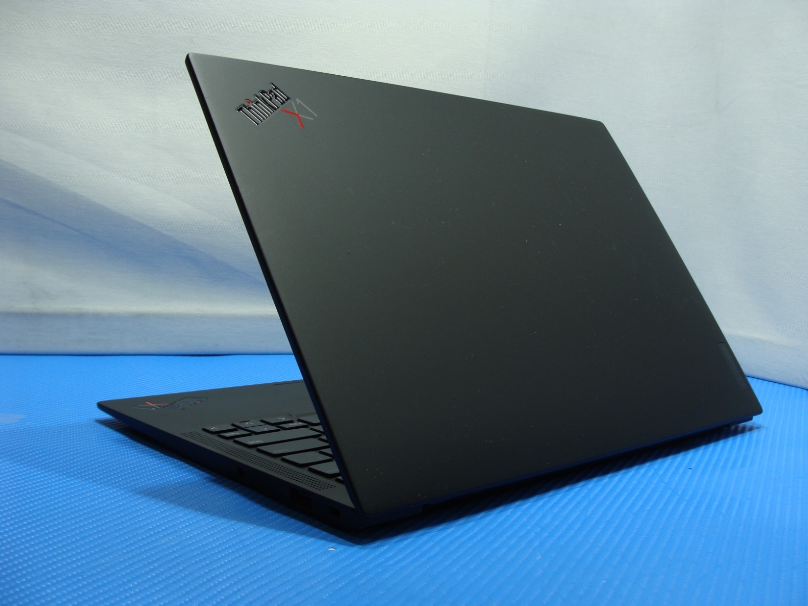 Lenovo ThinkPad X1 Carbon 9th Gen, 14-Inch Laptop, with Intel Core i7 11th Gen., Windows 11 Pro