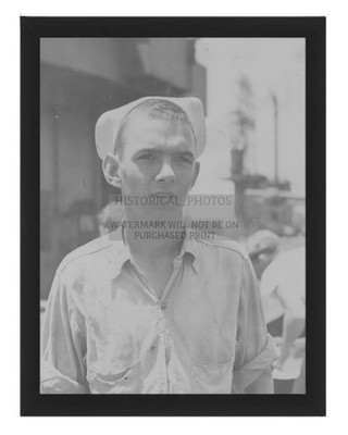 FIREMAN SECOND CLASS USS INDEPENDENCE ATOMIC BOMB 1946 8X10 FRAMED PHOTO