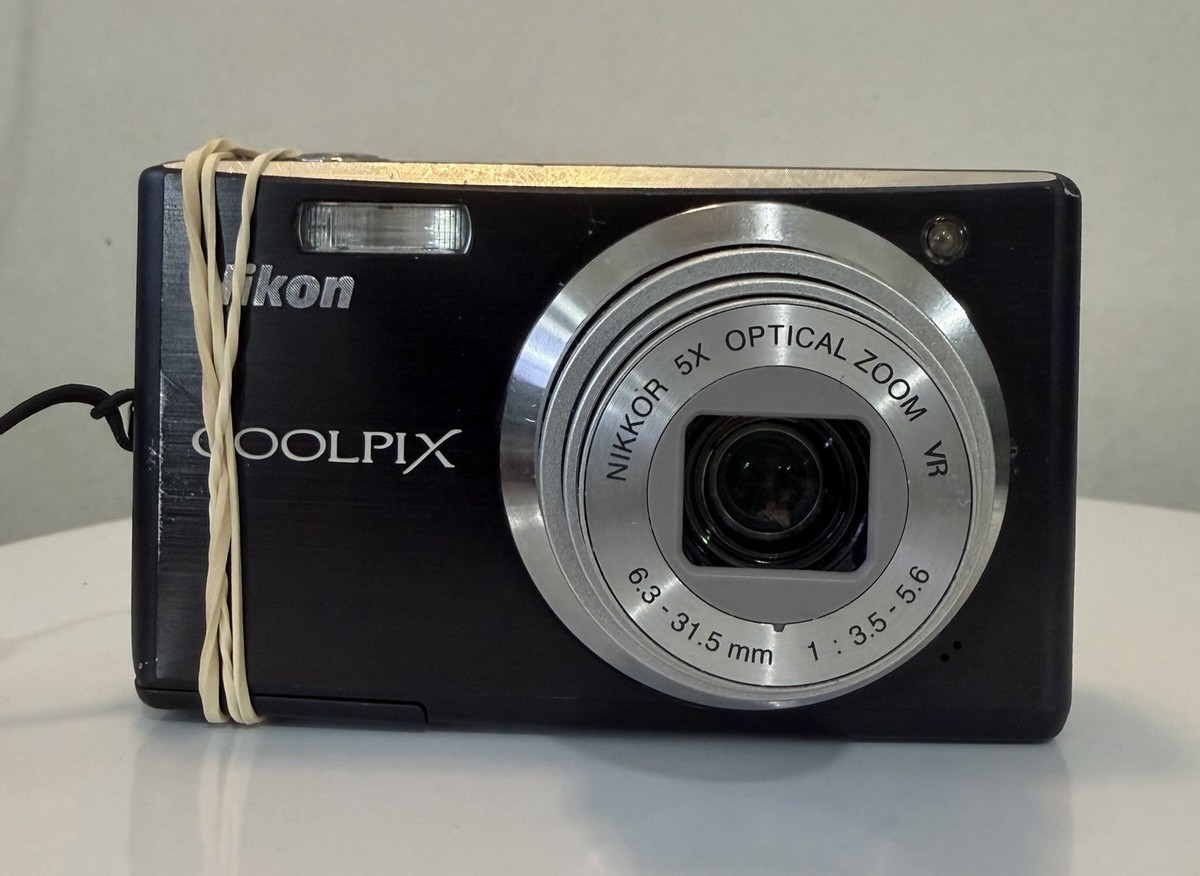 Nikon Coolpix S560 10MP 5X Optical Zoom Digital Camera Y2K Black