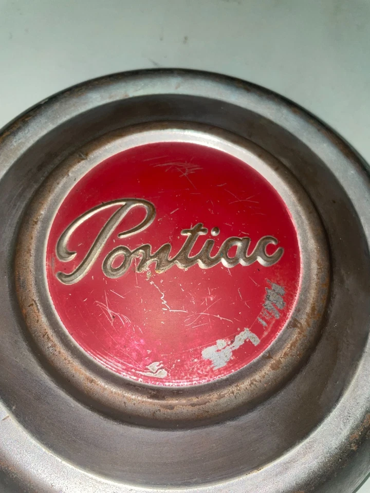(1) 1951 - 1954 Pontiac Catalina Chieftain Streamliner Dog Dish Hubcap - Image 2 of 3