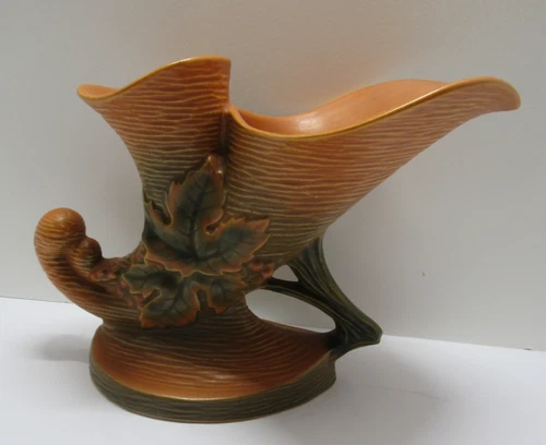 Roseville Pottery American Arts & Crafts BUSHBERRY Double Cornucopia 155-8"