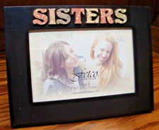 PHOTO FRAME Fetco Home Decor Black Resin SISTERS for 6"x4" Picture Tabletop  T17