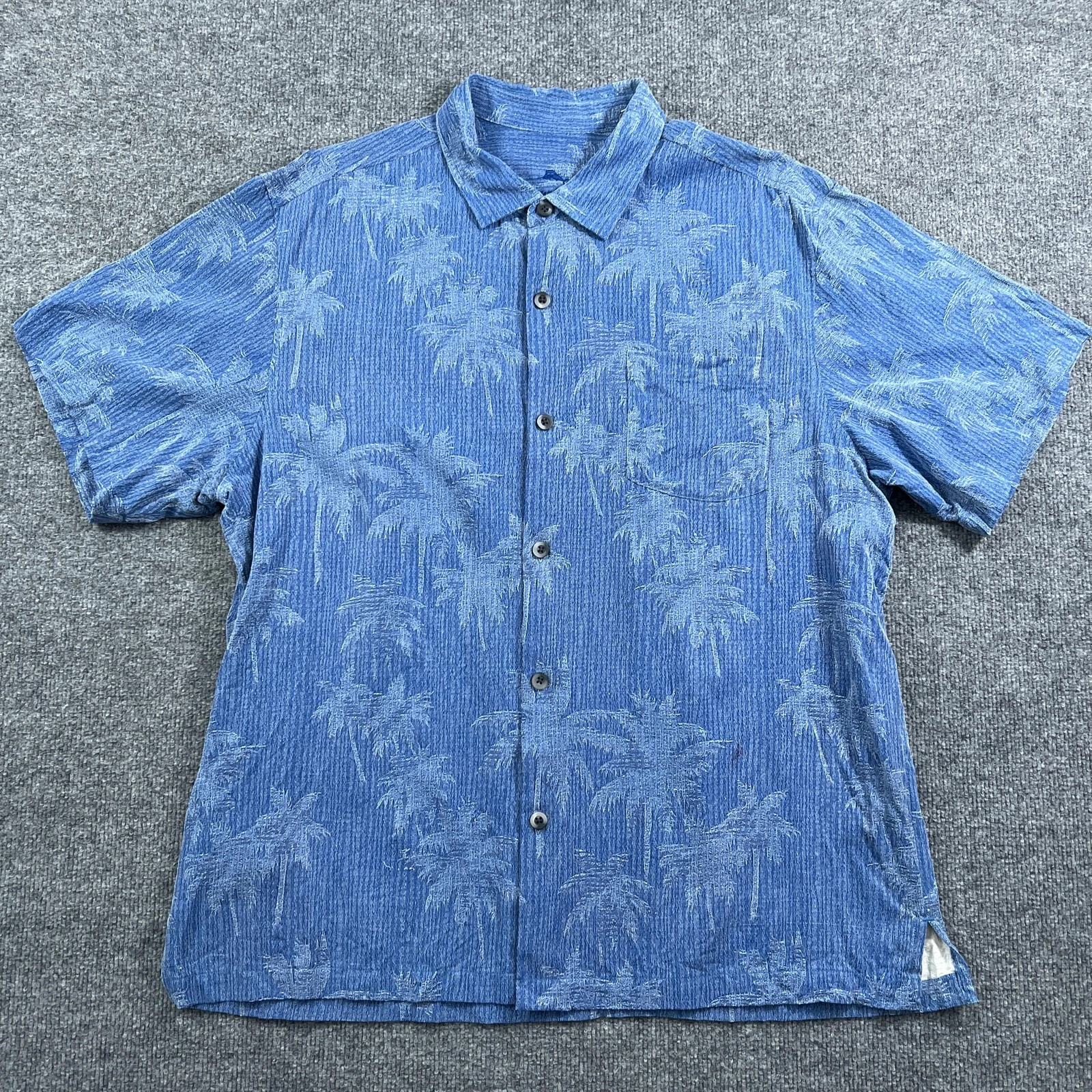 Tommy Bahama Shirt Mens XL Blue Palm Tree Hawaiian Aloha Button Up Pocket *SPOT