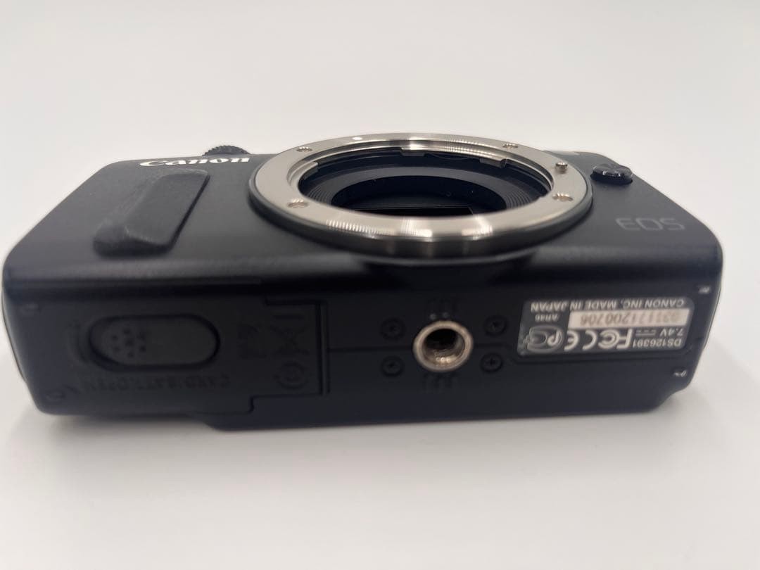 Box Batter Design Canon EOS M Mirrorless Camera Body with Battery, Charger, Body cap ...