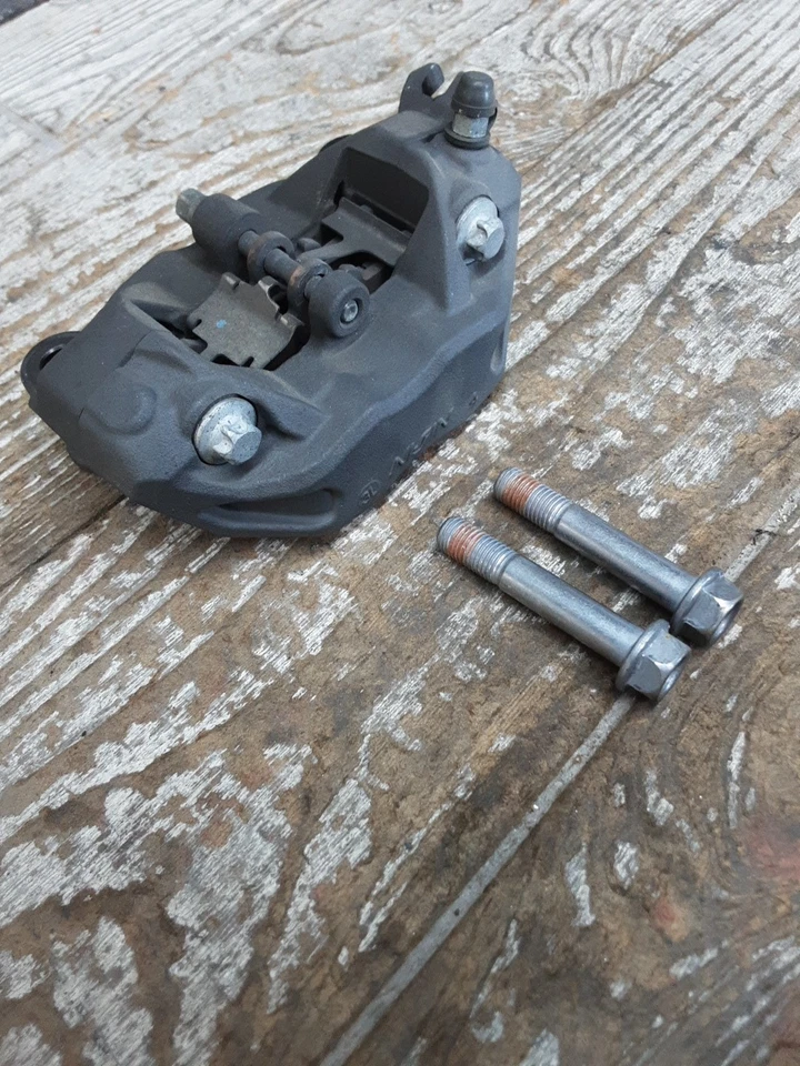 2023 23 13-24 Honda CB500 CB500F pernos de pinza de freno de disco delantero izquierdo Foto 2 de 4