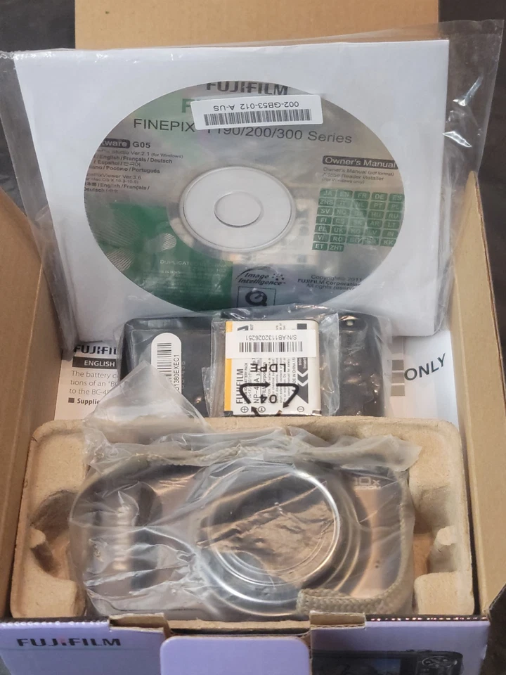 RARE Fujifilm FinePix T210 14.0MP 10x Digital Camera, Box, Battery, Manual ~ NEW - Image 2 of 4