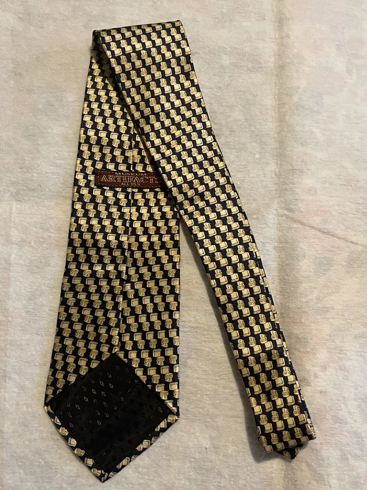 ARTEFACTOS DE MUSEO Novedad Para hombres ¡Corbata de Seda Hecha a Mano!  Precio de venta sugerido por el fabricante: $45 Foto 3 de 4