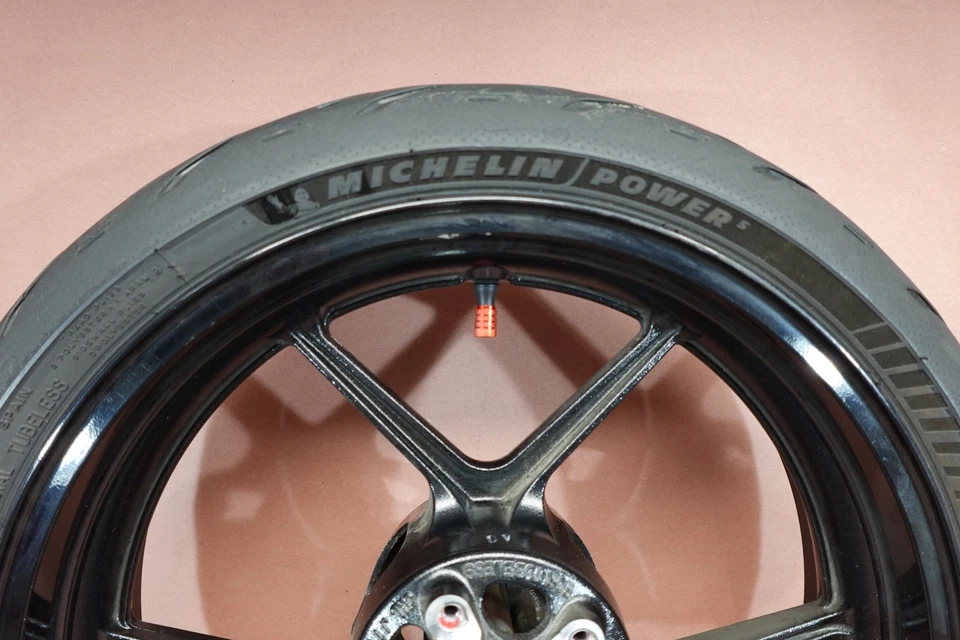 Llanta delantera Michelin 120/70 ZR17 2014-2016 Kawasaki Ninja 1000 ZX1000 Foto 2 de 4