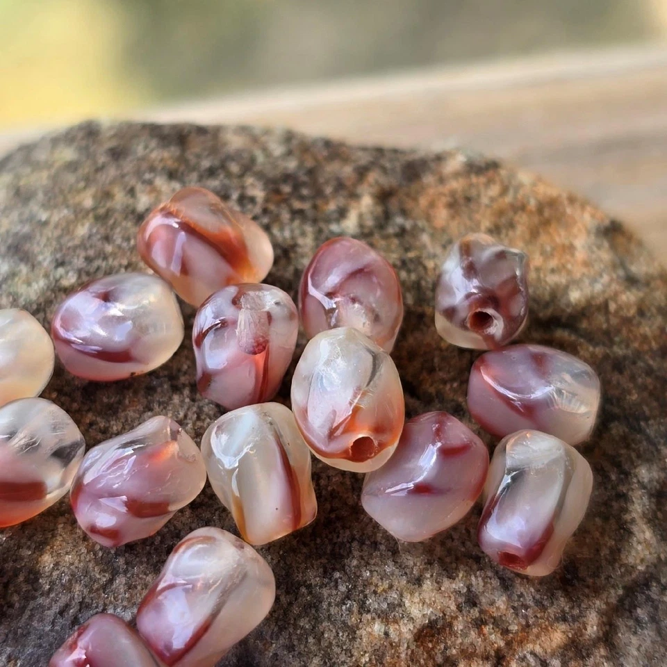 Dulces cuentas pequeñas de vidrio barroco prensado vintage cremoso naranja quemado óxido Foto 4 de 4