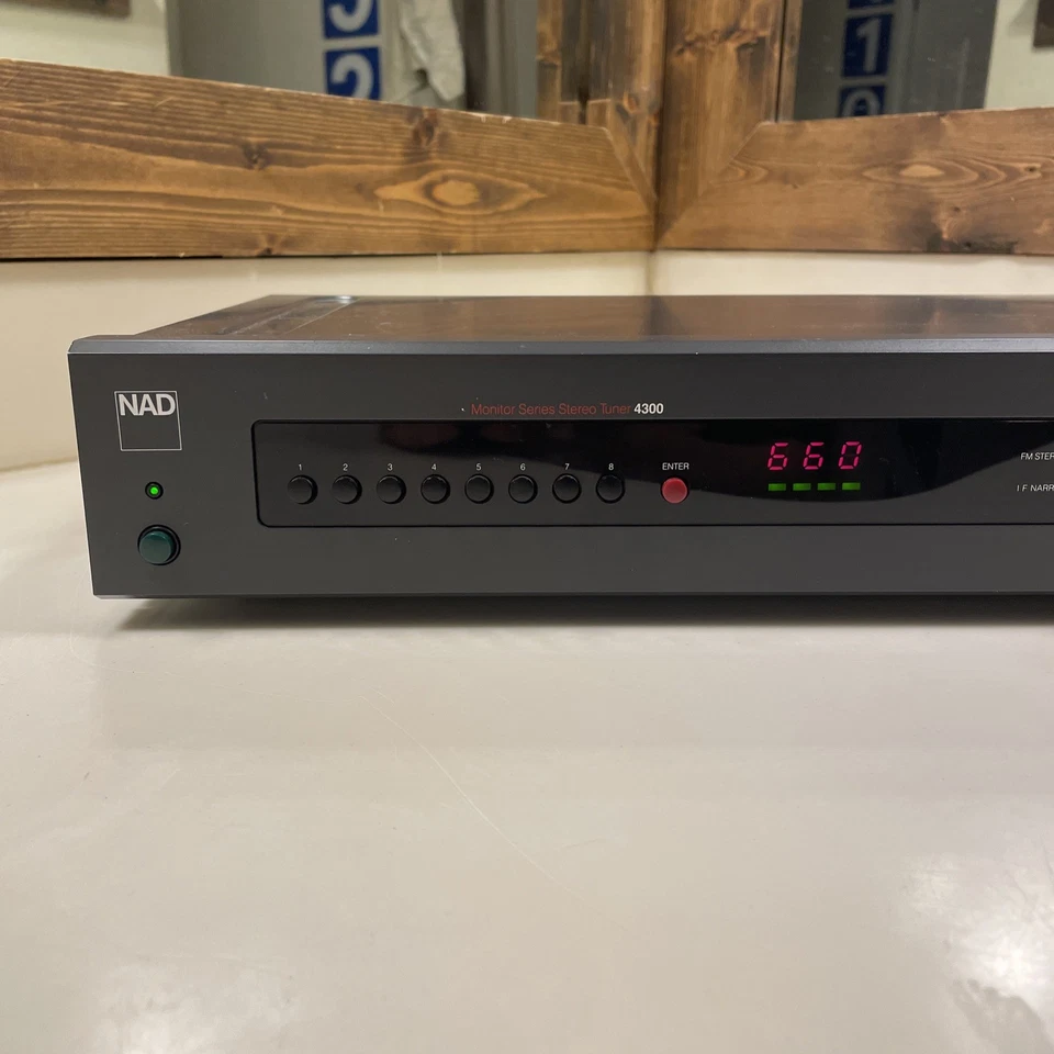 Sintonizador estéreo serie monitor NAD 4300 Foto 2 de 4
