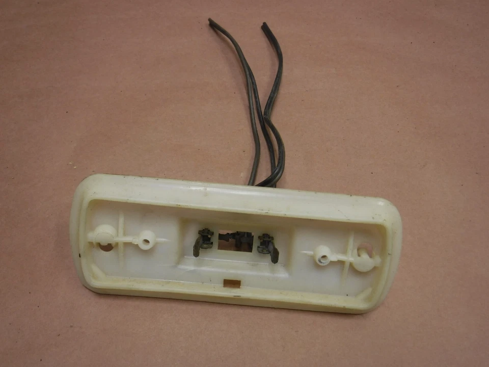 Потолочный светильник для салона Jeep Wagoneer 1976 любезность - Изображение 2 из 4