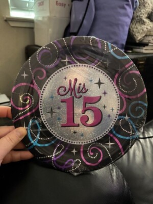 Amscan Mis 15 Mis Quince Anos 8ct. Paper Dinner Plates 9'' Party Supply Tableware