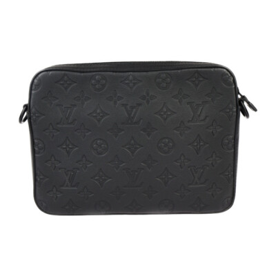 Louis Vuitton ブラックショルダーバッグ M46602 LOUIS VUITTON Shoulder Bag M46602 Trio Messenger Monogram shadow