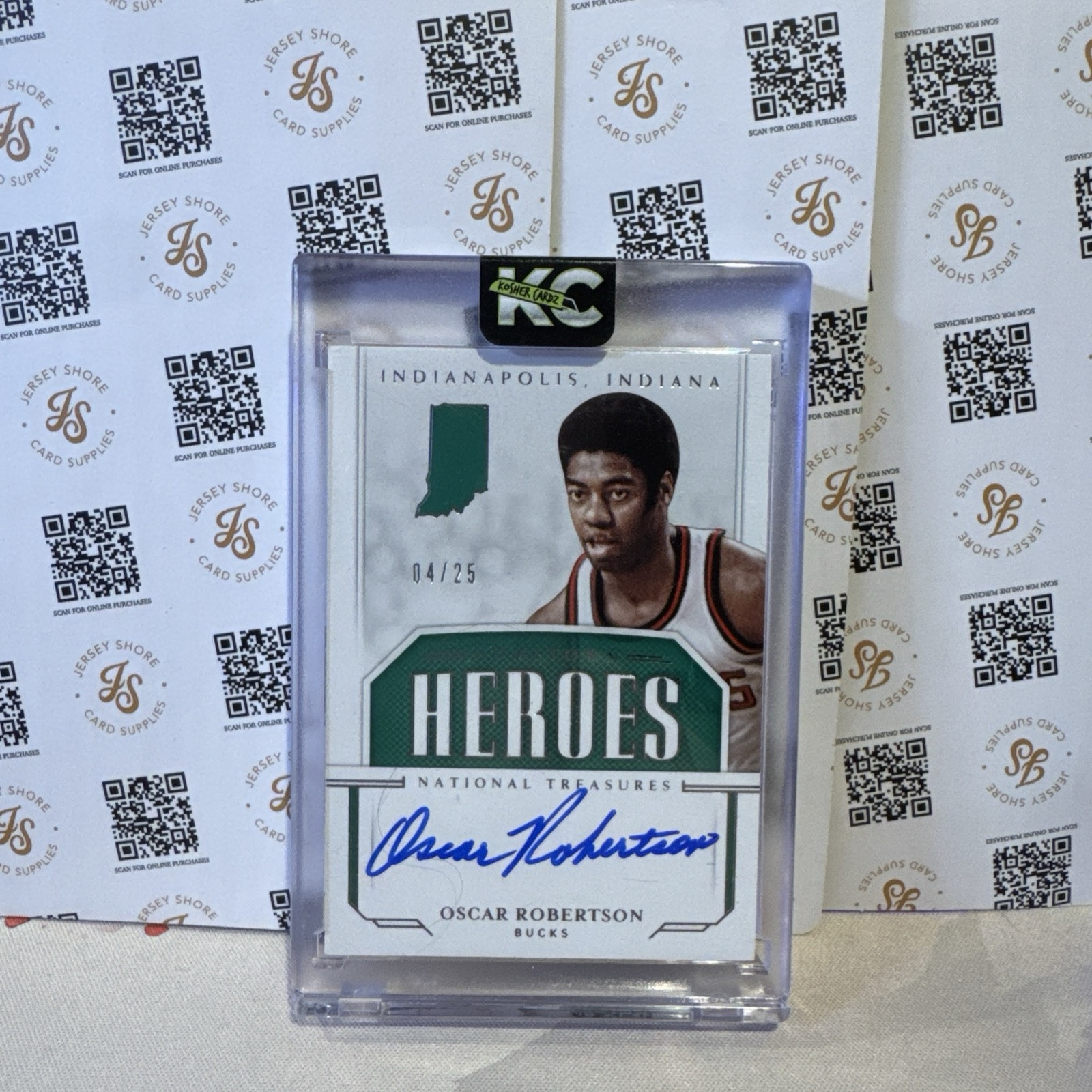 Oscar Robertson 2018-19 Panini National Treasures Hometown Heroes Autograph Card #4/25 – Limited Edition Collectible with Rare Signature – Basketball Memorabilia for True Fans! 🔥🔥