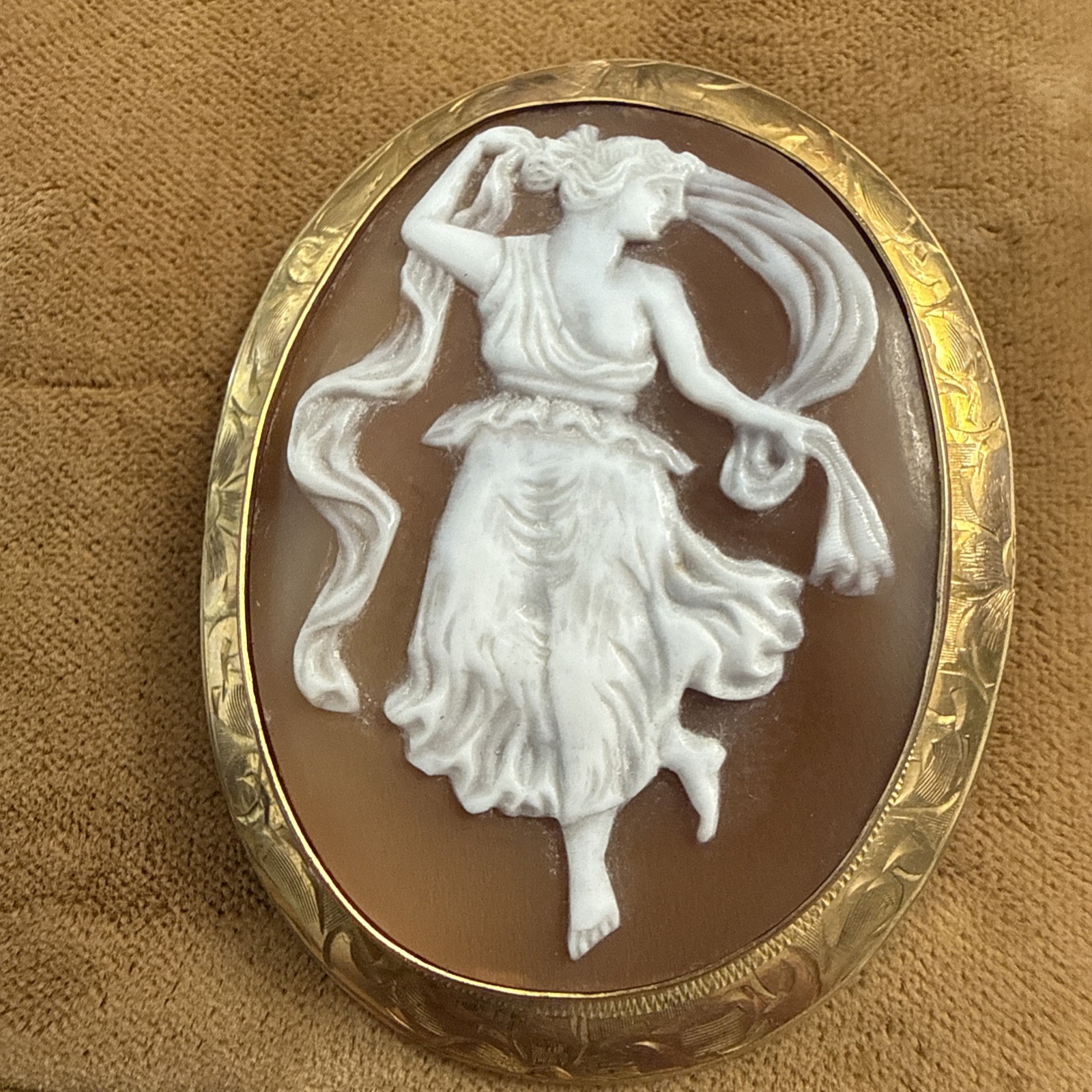 Antique 10k Solid Gold Dancing Lady Shell Cameo - image 1