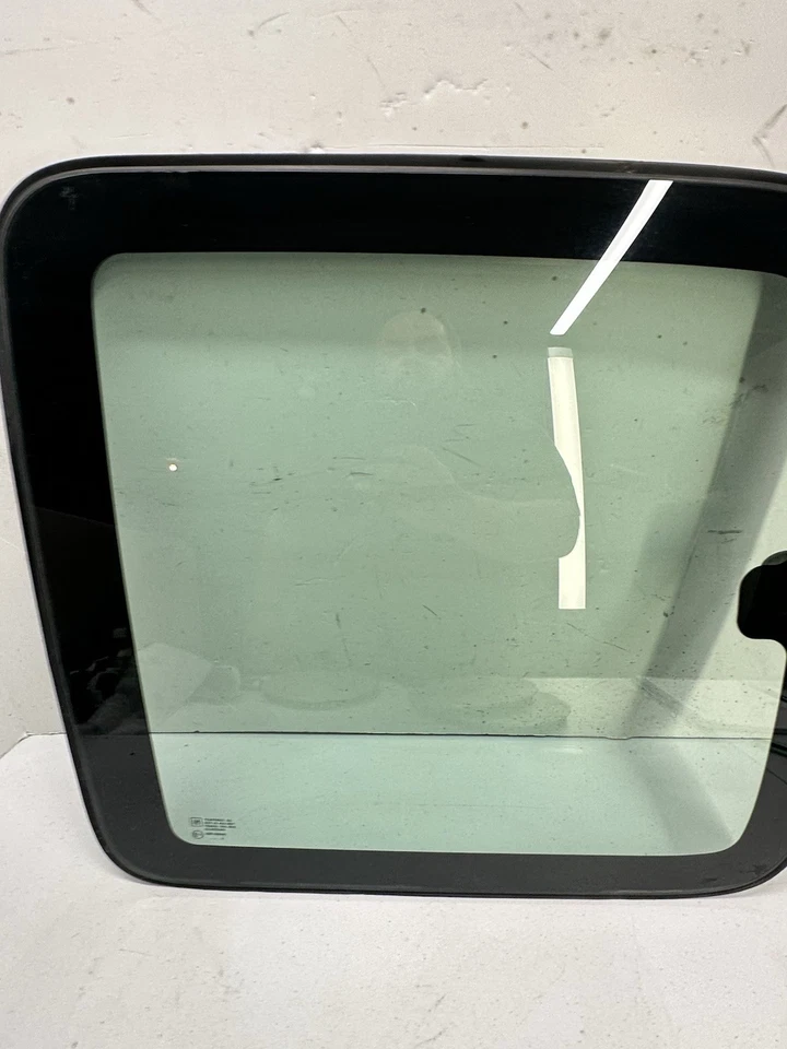 2000-2006 Chevrolet Silverado LH quarter glass vent window GMC Sierra Ext Cab - Image 3 of 4