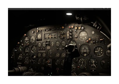 Vulkan Bomber Cockpit V Force Nuclear Deterrent A4 Poster mit Rahmenwahl