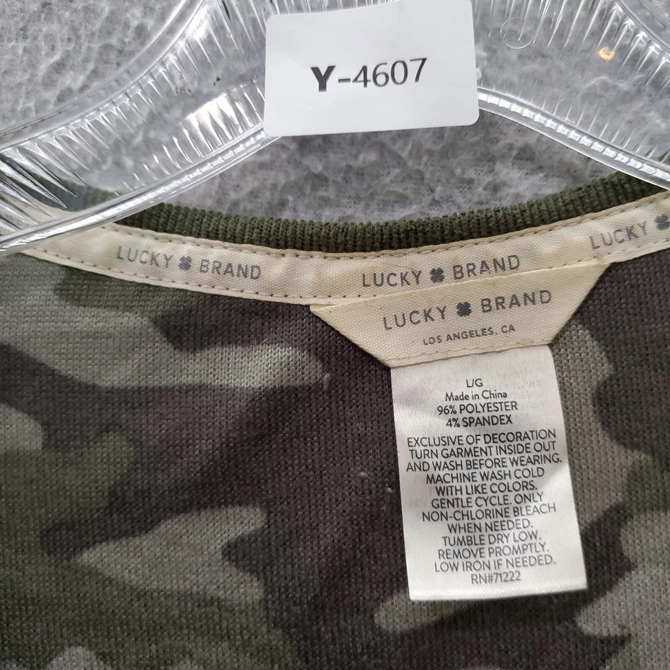 Camiseta deportiva grande camuflada oliva manga corta cuello redondo Lucky Brand para mujer Foto 3 de 4