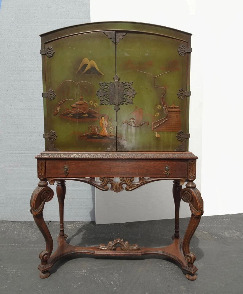 Antiguo soporte de vitrina verde Chinoiserie de Asia Oriental con patas descapotables Foto 2 de 4