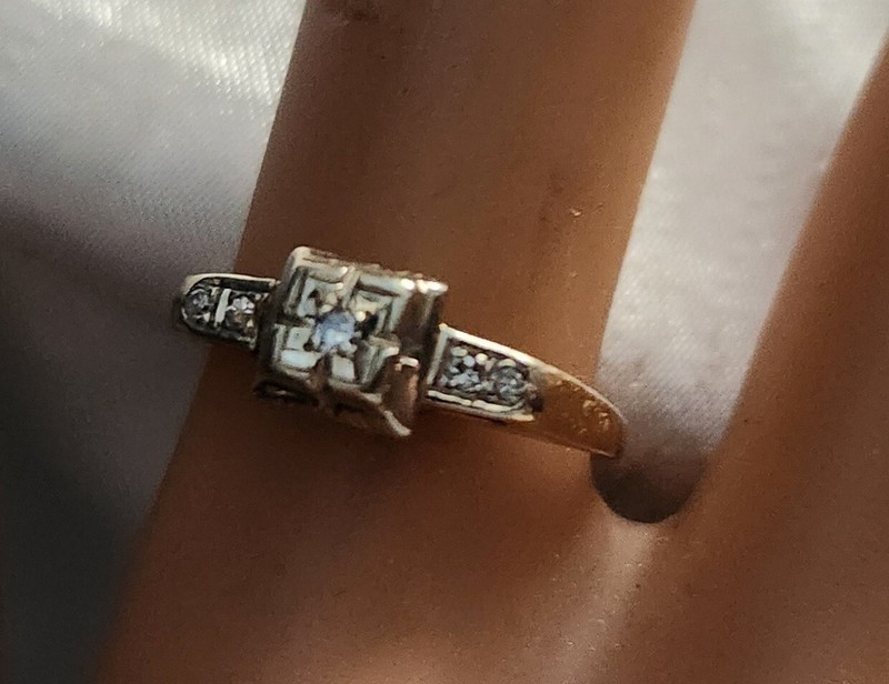 14kt yg VICTORIAN RING, WITH 5 DIAMONDS WT. 1.5 GR, S-7.5
