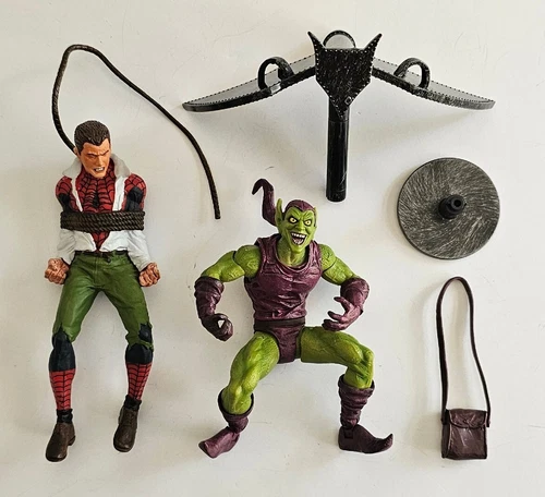 Figuras sueltas de Marvel Select Green Goblin y Peter Parker/Spider-Man