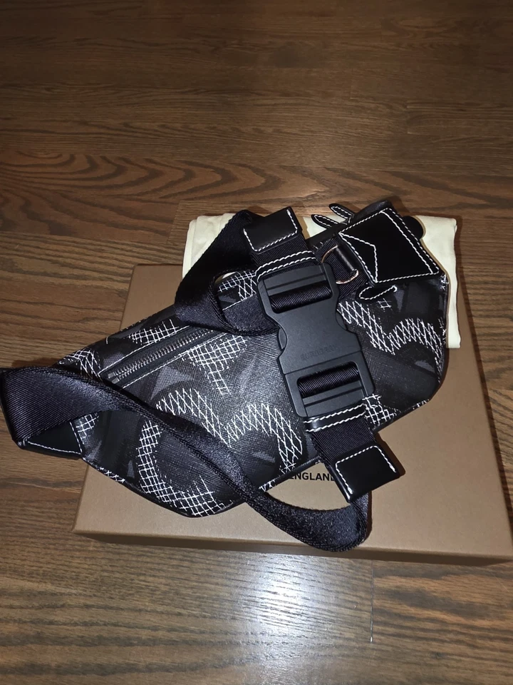 Pre-Owned Burberry TB Monogram  Bumbag / Belt Bag PVC Black  (Good) - Image 3 of 4