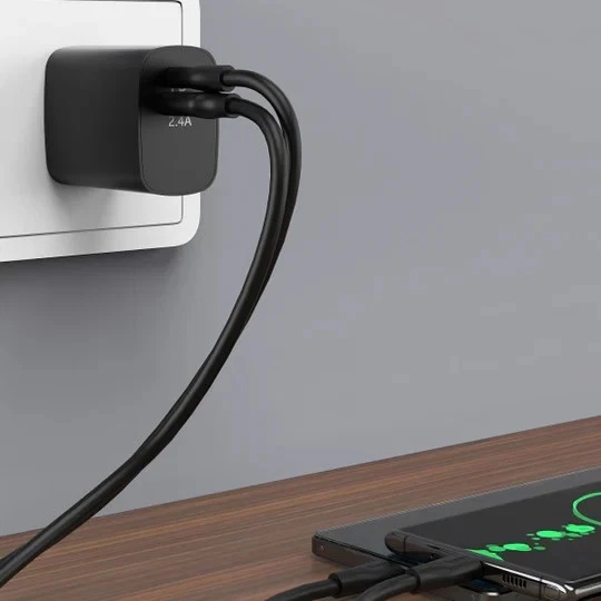 Esoulk Fast Charging 18W Power Delivery USB-C 2.4A & USB-A Port Home Charger - Image 3 of 4