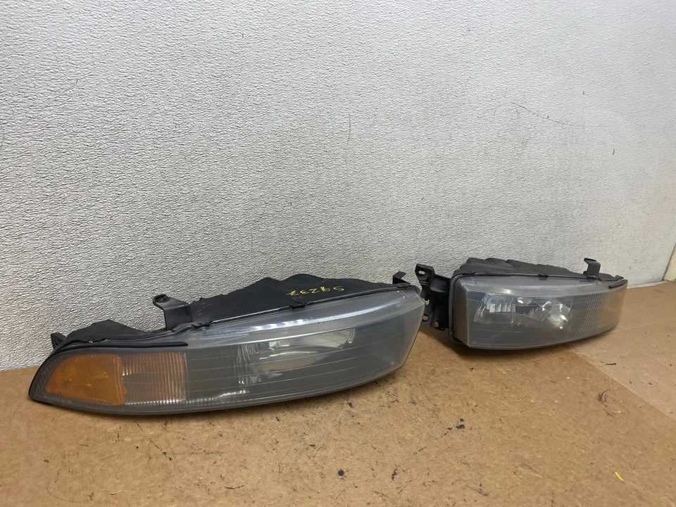 2002 to 2003 Mitsubishi Galant Left+Right Side Headlights S9237 DW - Image 3 of 4