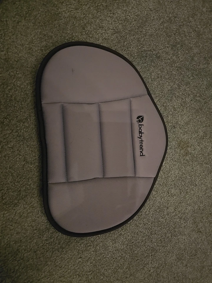 Inserto de reposacabezas de asiento de coche Baby Trend para asiento elevador de respaldo alto Foto 3 de 3